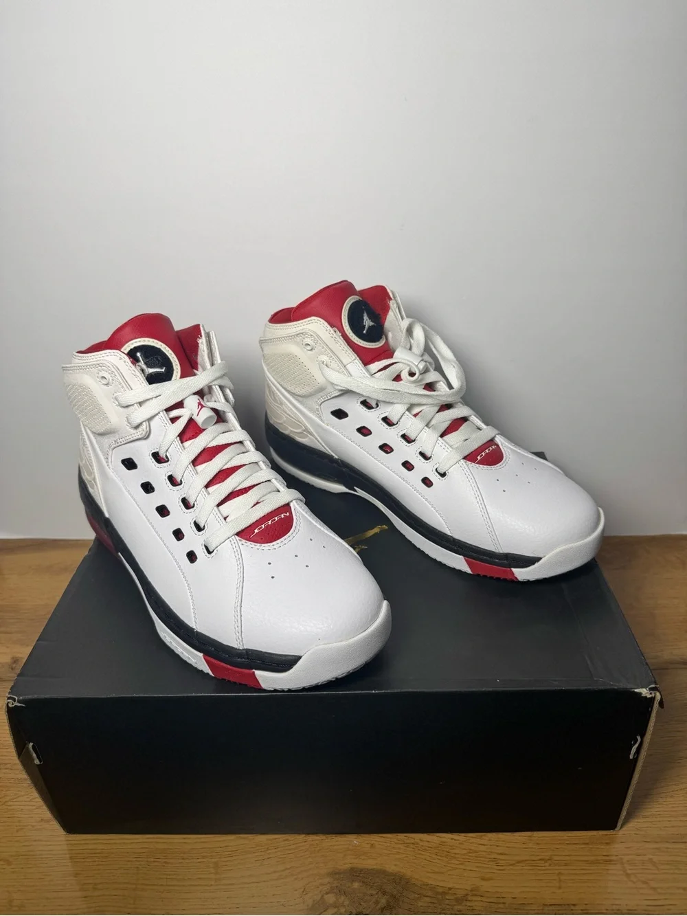 NEW Jordan Ol’School Sneakers Size 10 White, Red & Black Box Included